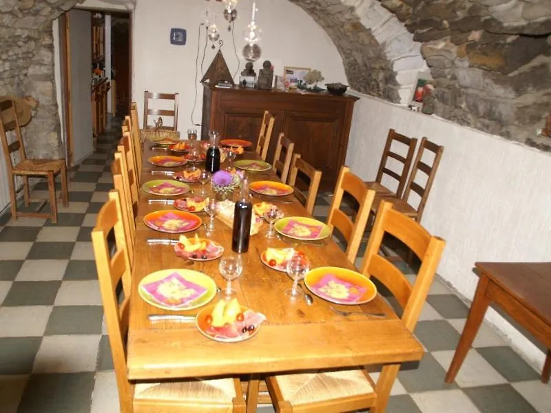 Couette-café chambre d'hôtes Lou Couradou Grospierres France