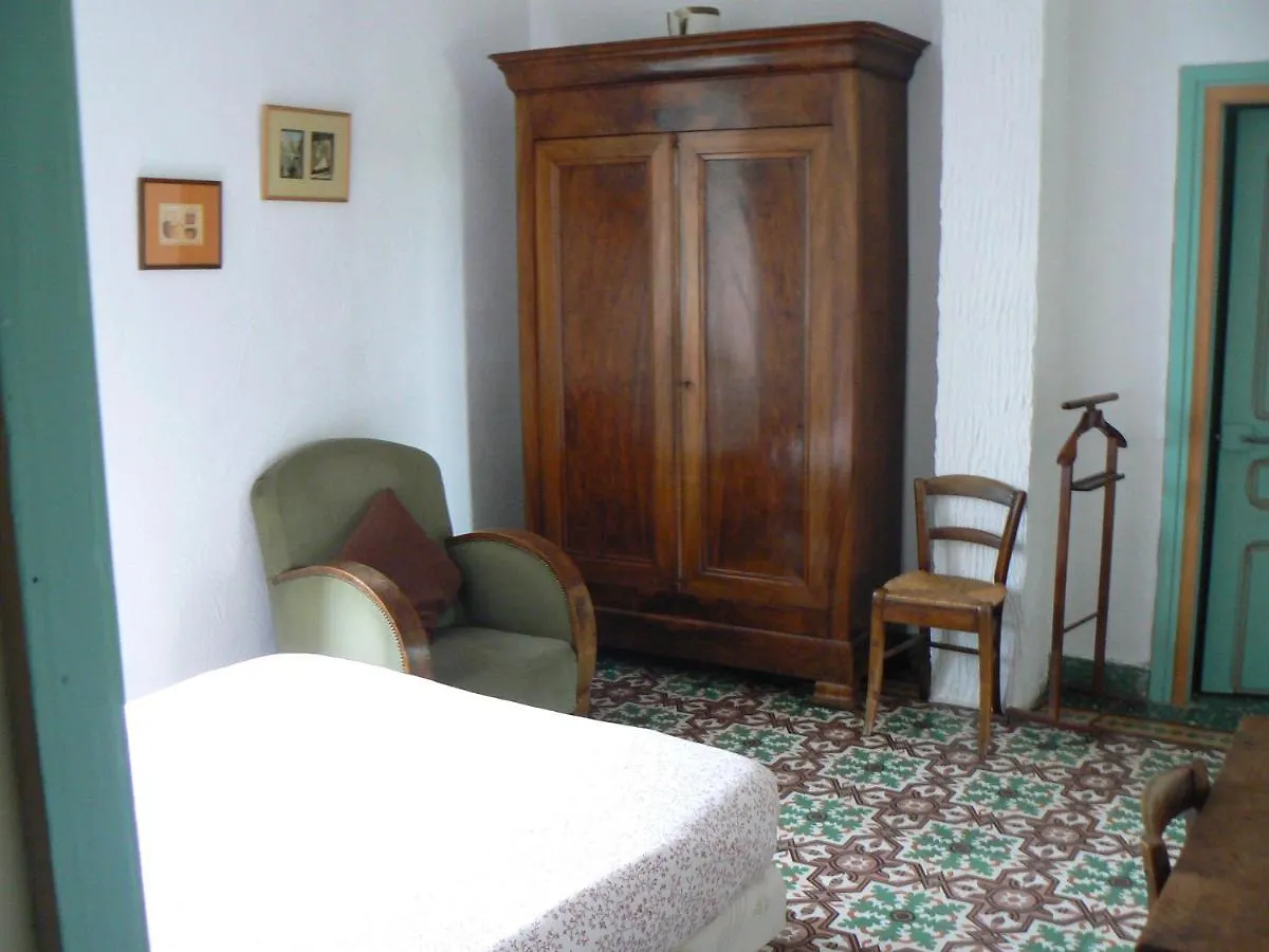 chambre d'hôtes Lou Couradou Grospierres 0*,  France